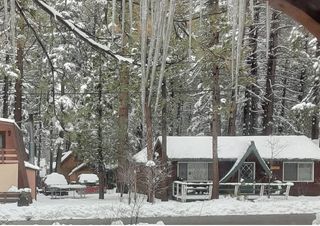 Tormenta invernal cubre de nieve al sur de California