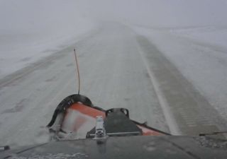 Tormenta invernal provoca condiciones en extremo peligrosas en carreteras de Estados Unidos 