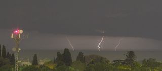 Tormenta Lejana y rayos (Argentina)