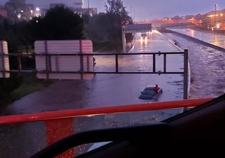 La tormenta descomunal de Valencia: calles anegadas y coches atrapados