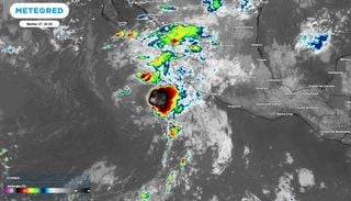 Tormenta tropical Vance se mantiene al suroeste de Jalisco y Colima con aguaceros fuertes rachas y oleaje