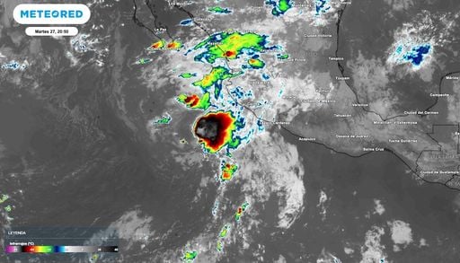 Tormenta tropical Vance se mantiene al suroeste de Jalisco y Colima con aguaceros fuertes rachas y oleaje