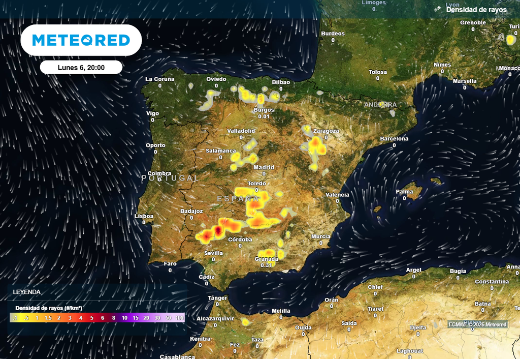 Este lunes las tormentas dejarán rayos en zonas del interior, con fenómenos adversos como granizo y vendavales.