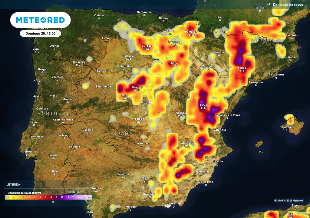 Densidades de rayos previstas por el modelo europeo para mañana por la tarde.