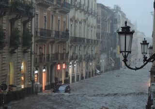 Inundaciones convierten carreteras en ríos, esto en Italia