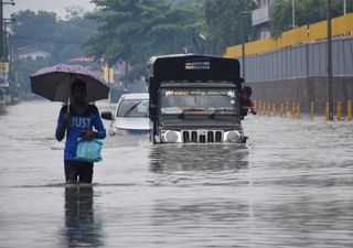 Schwere Regenfälle überfluten und legen indische Städte lahm