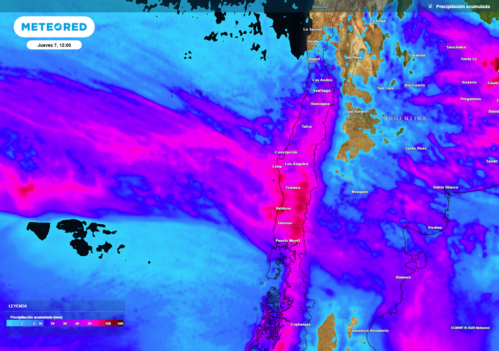 La lluvia se moverá zonalmente (perpendicular a Chile), llegando directamente a la zona central y parte del sur.