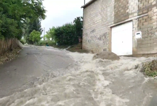 Tarde de fuertes tormentas: un rayo impacta en una vivienda en Alcoi