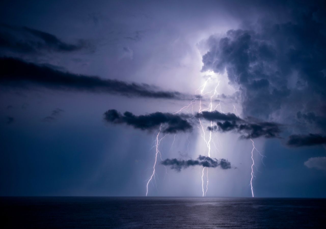 Las grandes tormentas volverán a decorar los cielos nocturnos del Mediterráneo y sus litorales durante la semana que viene.