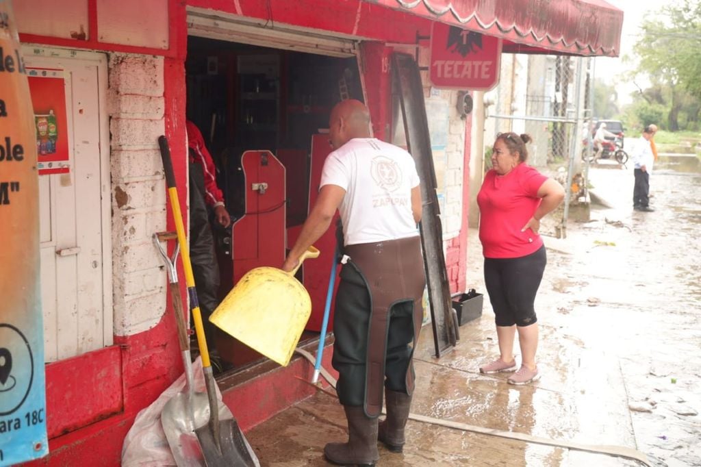 Fuertes lluvias incrementan el riesgo de inundaciones en casas habitación. Cortesía: Protección Civil y Bomberos Zapopan.