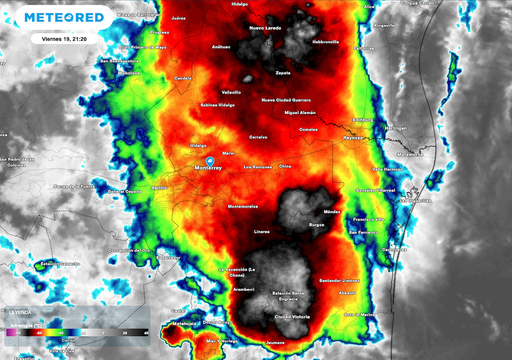 Tormentones en Nuevo Leon ocasionan caos, cancelaci&oacute;n del Fan Fest y la perdida de vida de una persona