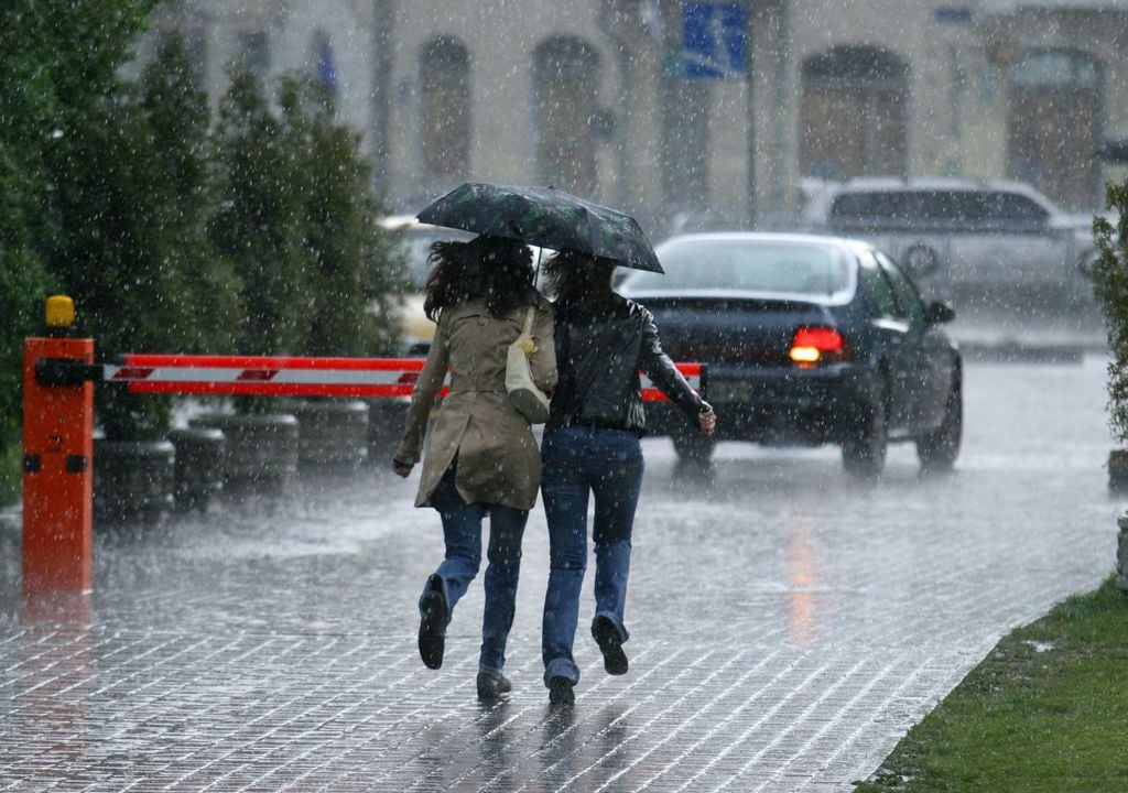 starkregen, unwetter, gewitter Regional Starkregen kann ab Freitag so manche Veranstaltung unter Wasser setzen.