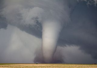 Tornado bei Frankfurt am Main sorgt für Schäden! Am Donnerstag hohes Tornado-Risiko!