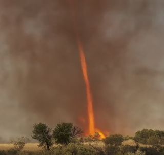 Tornado de fuego en cámara lenta 4K - The Slow Mo Guys