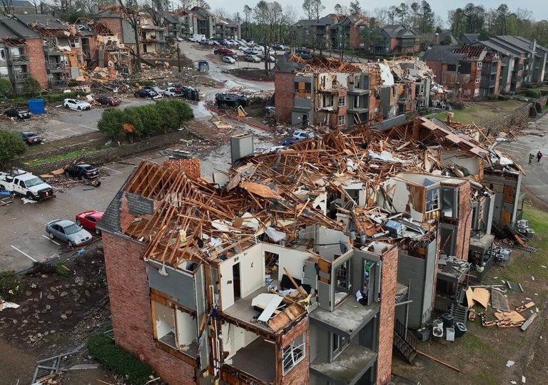 Unwetter und Tornado hinterlassen Zerstörung in Arkansas, USA Unwetter und Tornado hinterlassen Zerstörung in Arkansas, USA