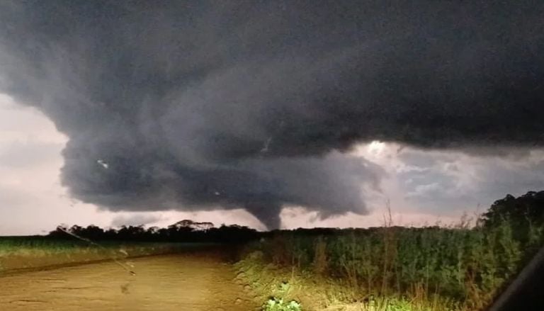 Tornado destr&oacute;i casas e mobiliza Defesa Civil no interior do RS; veja imagens e informa&ccedil;&otilde;es