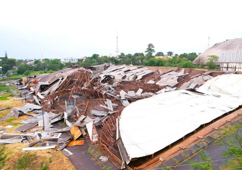 Tornado F2 atinge Cascavel, no Paraná.