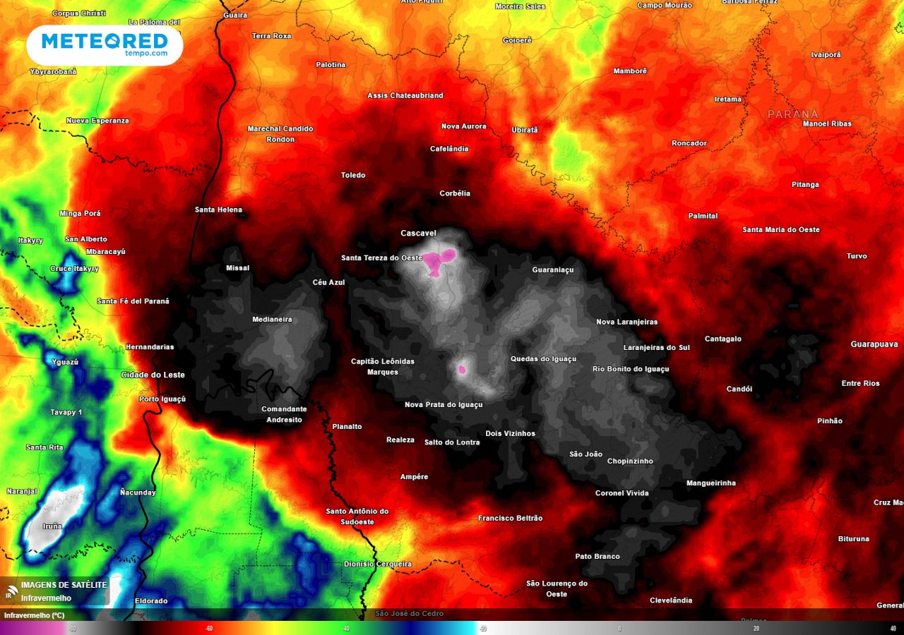 Após tempestades, Cascavel é tomada pela neblina durante madrugada