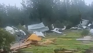 Tornado golpea Yungay, &Ntilde;uble: voladuras de techos, graves da&ntilde;os y m&aacute;s de 15 mil personas sin luz