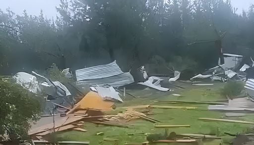 Tornado golpea Yungay, &Ntilde;uble: voladuras de techos, graves da&ntilde;os y m&aacute;s de 15 mil personas sin luz