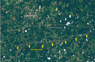 Un tornado traza una l&iacute;nea irregular en Mississippi, EE.UU., de m&aacute;s de 130 km, uno de los m&aacute;s largos en la zona