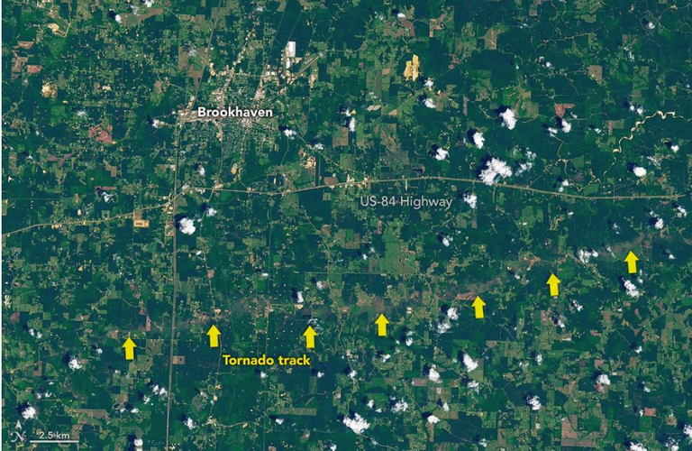 Un tornado traza una l&iacute;nea irregular en Mississippi, EE.UU., de m&aacute;s de 130 km, uno de los m&aacute;s largos en la zona