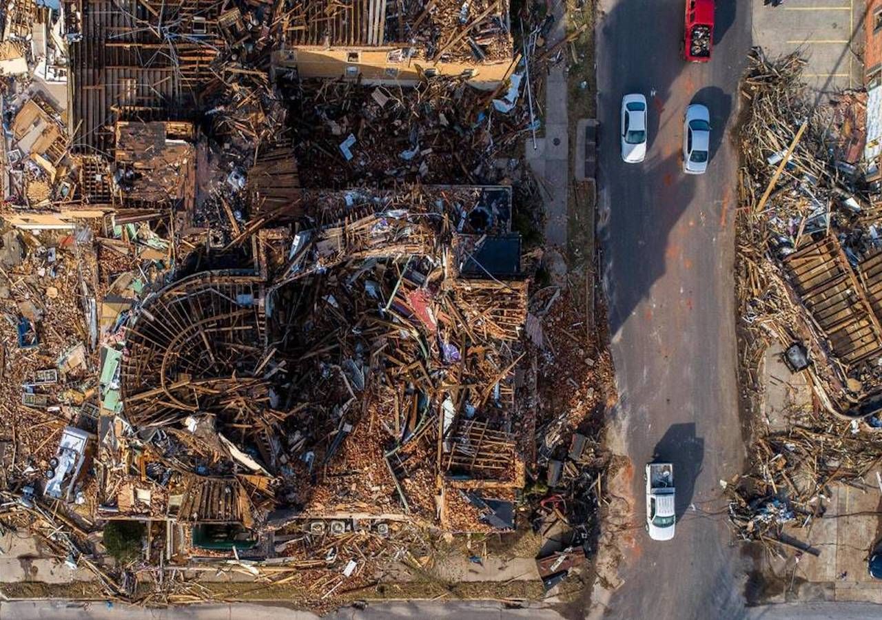 Devastación en Estados Unidos por una oleada histórica de tornados