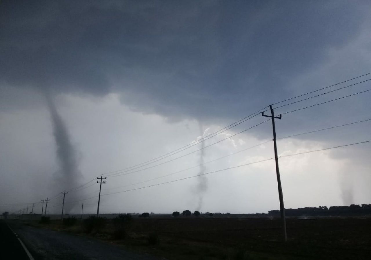 Tornados no supercelda se presentaron en los límites entre Puebla y Tlaxcala. Fotografía: Protección Civil San José Chiapa.