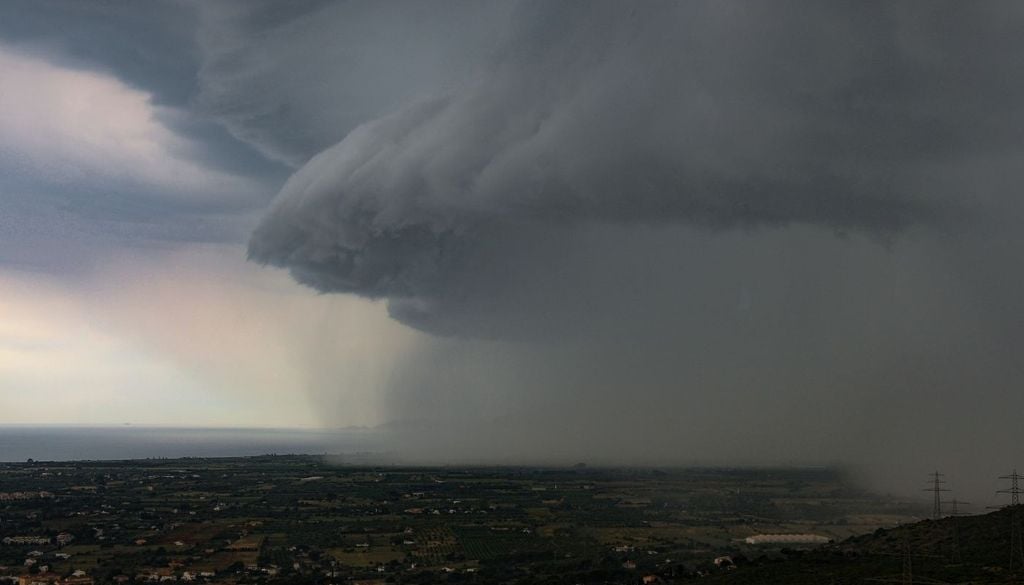 Questi temporali spesso saranno molto localizzati, con una distribuzione delle precipitazioni molto irregolare nello spazio. Tanto che accanto a zone che riceveranno violenti rovesci, a pochi chilometri di distanza potrà continuare a splendere il sole.