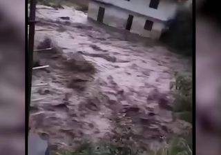 Vídeo: tragedia en la India debido a una avalancha de agua, lodo y rocas 