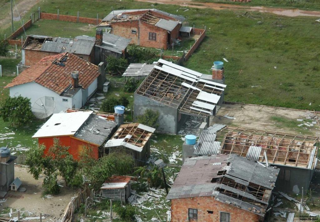 El rastro de destrucción del huracán Catarina en 2004, el primero registrado en Brasil, que mató a 11 personas. Créditos: Reproducción/Defensa Civil SC. El rastro de destrucción del huracán Catarina en 2004, el primero registrado en Brasil, que mató a 11 personas. Créditos: Reproducción/Defensa Civil SC.