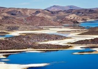 Trekking en las Lagunas de Cotacotani: conoce este curioso atractivo del altiplano chileno