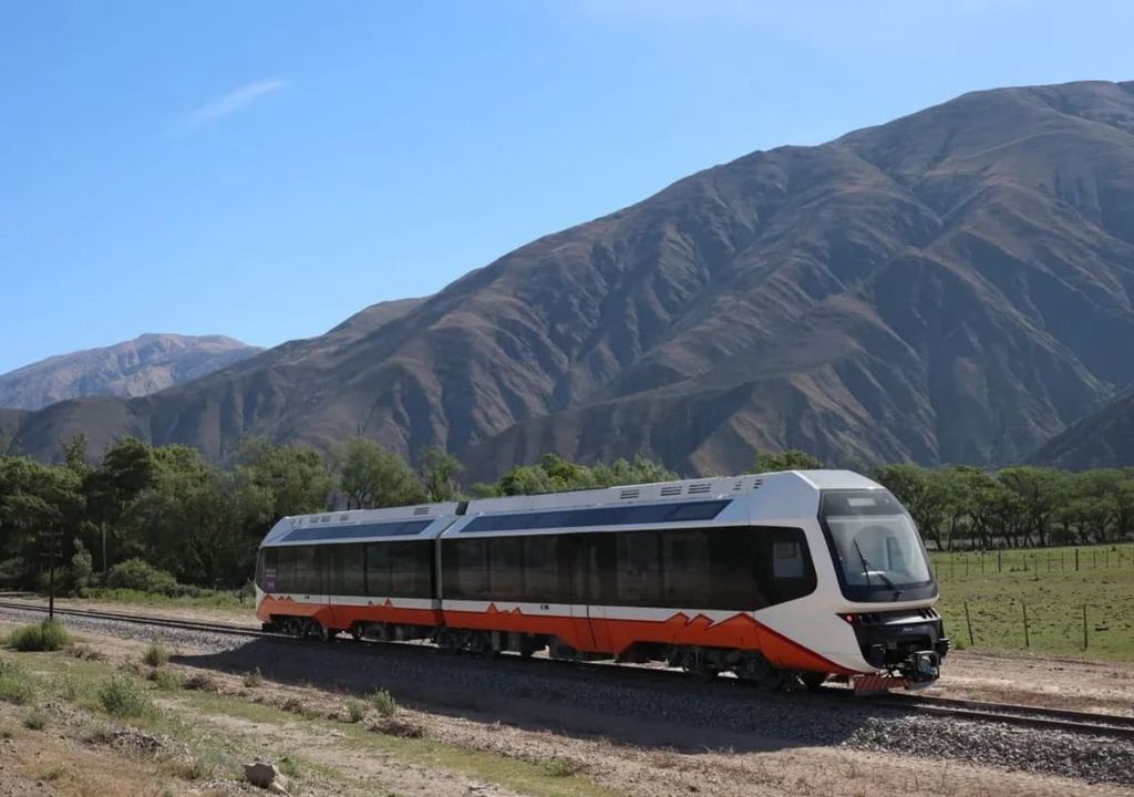 tren solar de la quebrada de humahuaca jujuy norte argentina