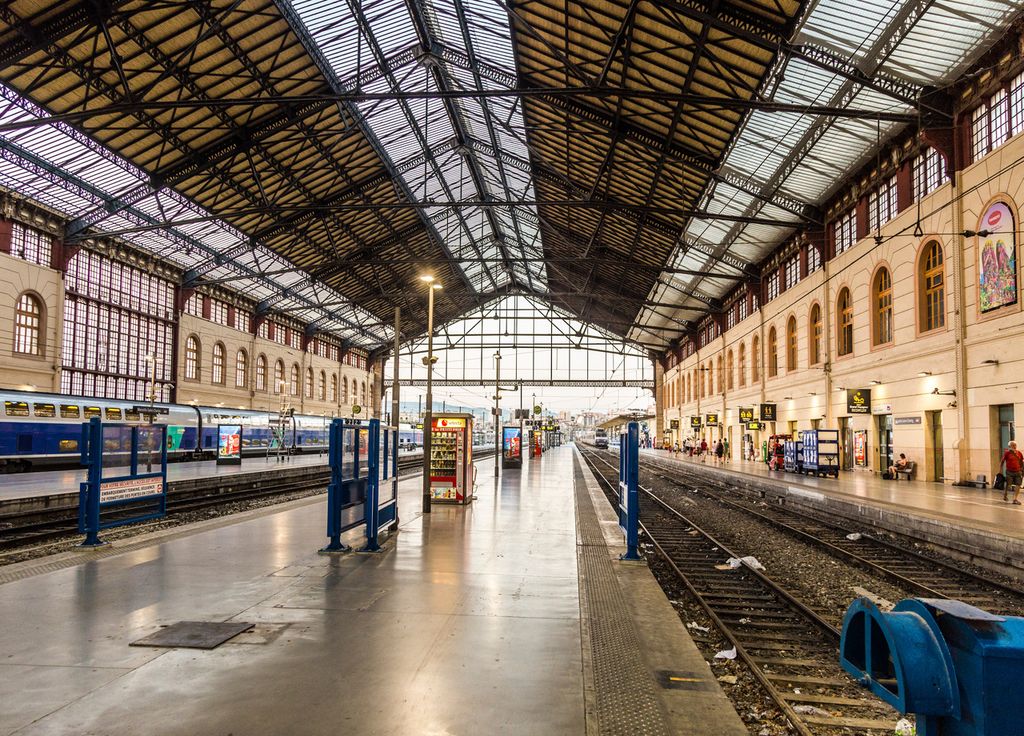 La Gare Saint-Charles, à Marseille, accueille la compagnie ferroviaire italienne Trenitalia. La Gare Saint-Charles, à Marseille, accueille la compagnie ferroviaire italienne Trenitalia.