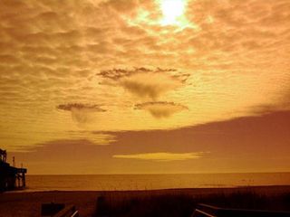 Tres nubes agujeros simultáneas