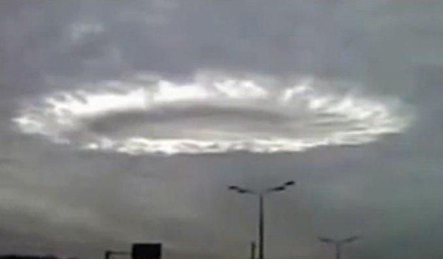 Nube agujero divisada sobre Moscu el 11 de octubre de 2009.