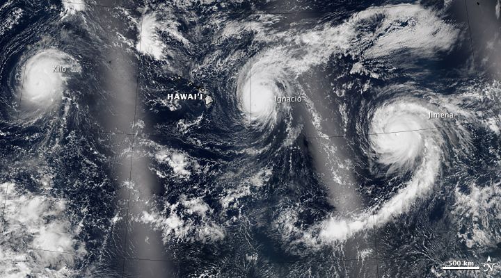 Trío De Huracanes De Categoría 4 Para La Historia E Imagen Nocturna