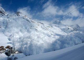 Trois morts en un week-end : pourquoi des avalanches si meurtrières dans nos montagnes en France ?