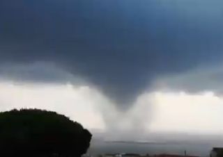 Tromba marina su Salerno, ecco i video