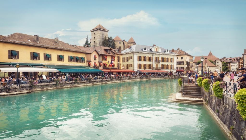 Annecy, ses canaux et ses rives surfréquentées. Annecy, ses canaux et ses rives surfréquentées.