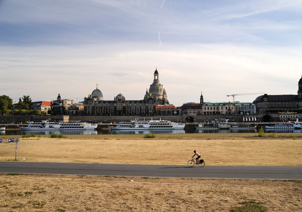 Dresden im Sommer 2018, anhaltende Hitze sorgt für Niedrigwasser in der Elbe
