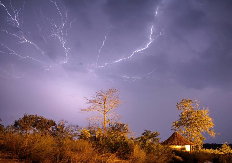 Múltiplos relâmpagos no céu africano Múltiplos relâmpagos no céu africano