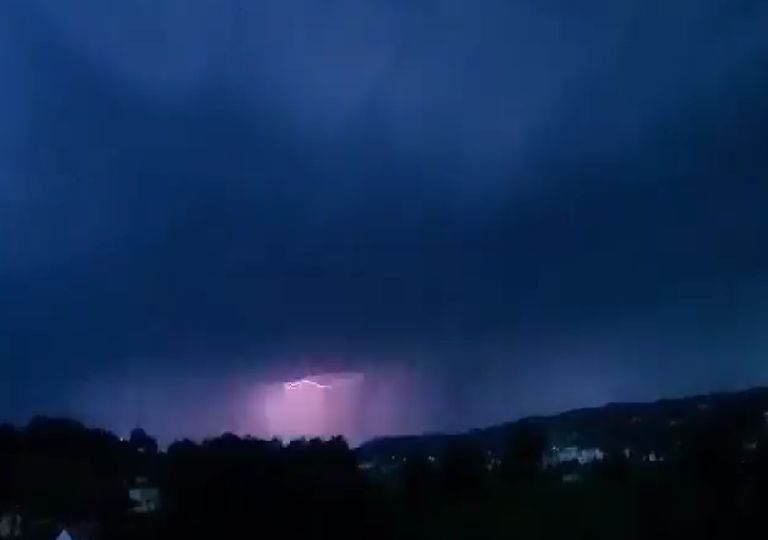 Trovoadas e granizo: as imagens do tempo severo que atingiu Portugal Trovoadas e granizo: as imagens do tempo severo que atingiu Portugal
