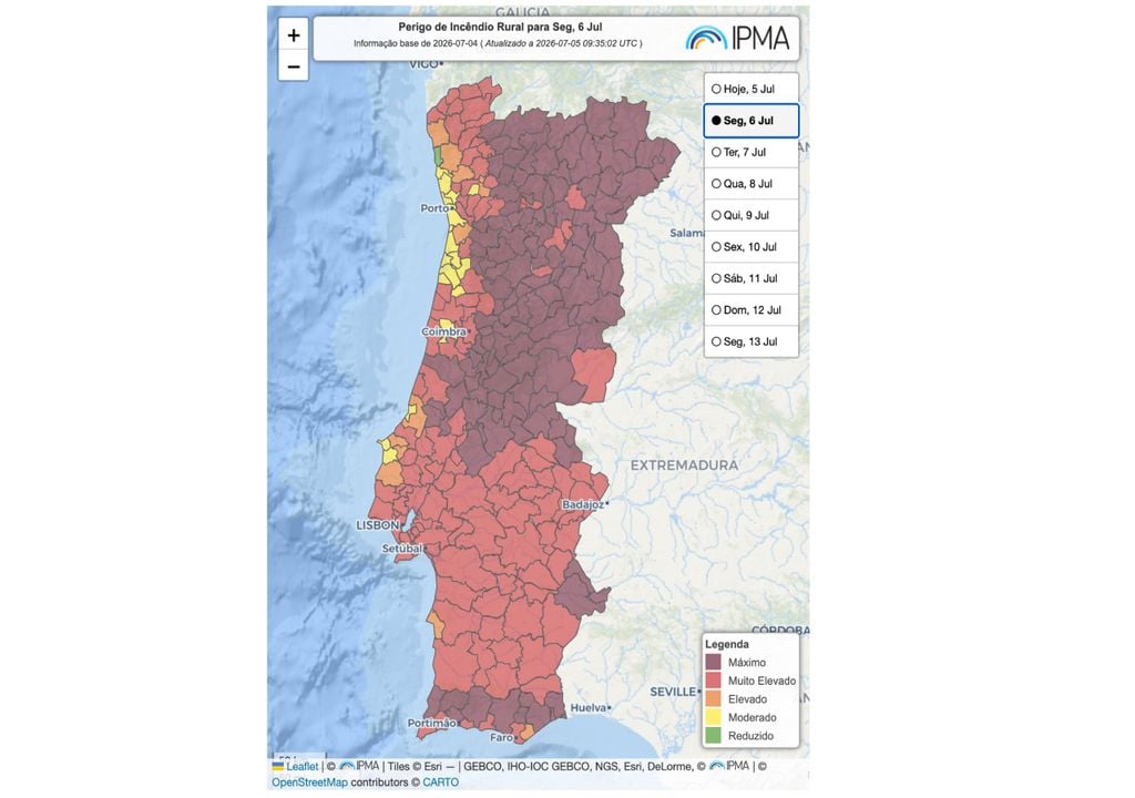 O IPMA prevê para segunda-feira, 6 de julho, perigo máximo e muito elevado de incêndio rural em grande parte do interior Norte e Centro, refletindo a combinação de temperaturas extremas, baixa humidade relativa e vegetação muito seca. Fonte: IPMA