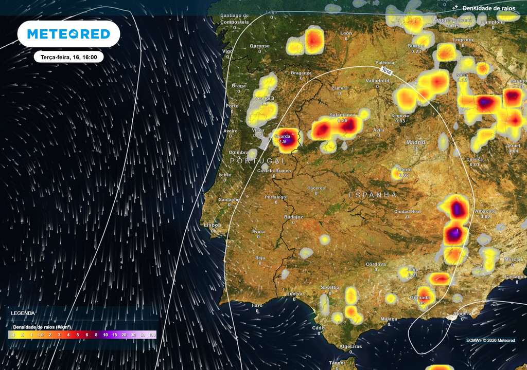 Densidade de raios prevista para terça-feira, às 16h A atividade elétrica deverá atingir o seu pico durante a segunda metade da tarde no interior Norte e Centro.