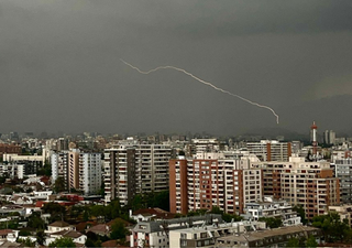 Truenos, relámpagos y granizos se han registrado en la Región Metropolitana