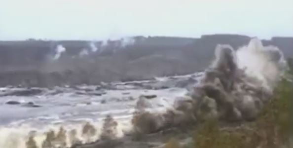“tsunami” Generado Por Deslizamiento De Tierra