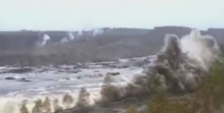 “Tsunami” generado por deslizamiento de tierra