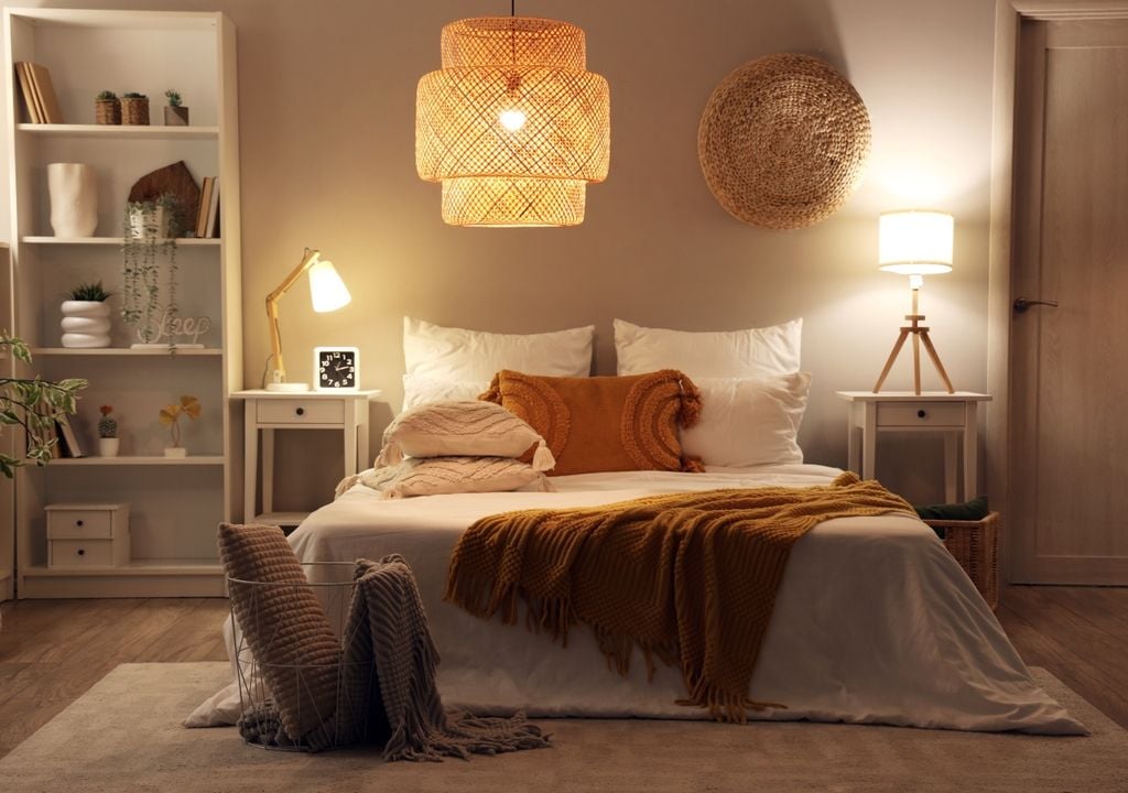 habitación Una habitación ordenada, sin textiles innecesarios y con superficies fáciles de limpiar permite controlar mejor el polvo y los alérgenos.