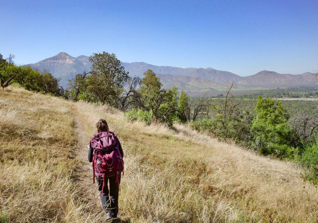 En los alrededores de Santiago hay varios lugares ideales para hacer trekking.